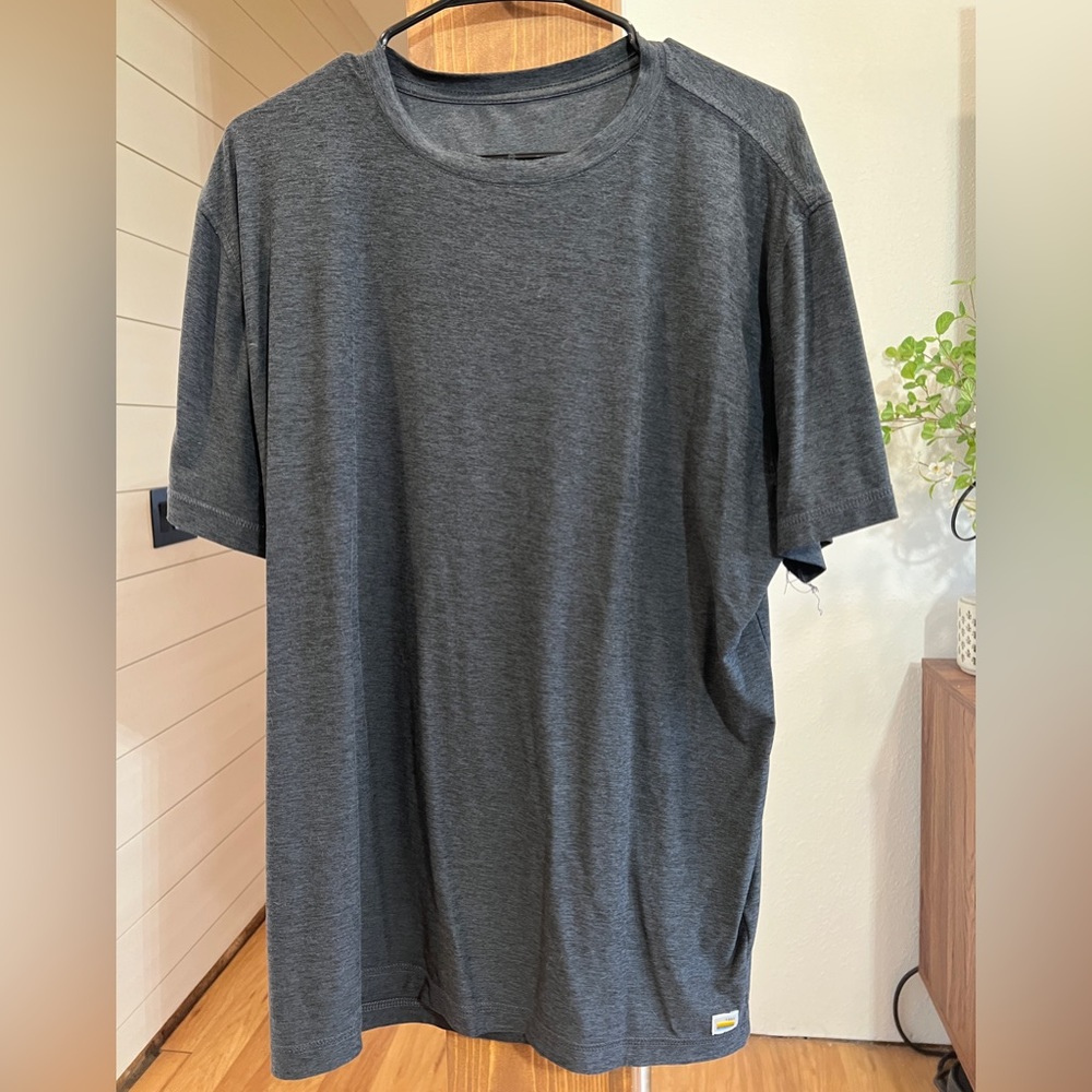 Strato Tech Tee
Color: Charcoal Heather
Size: XL